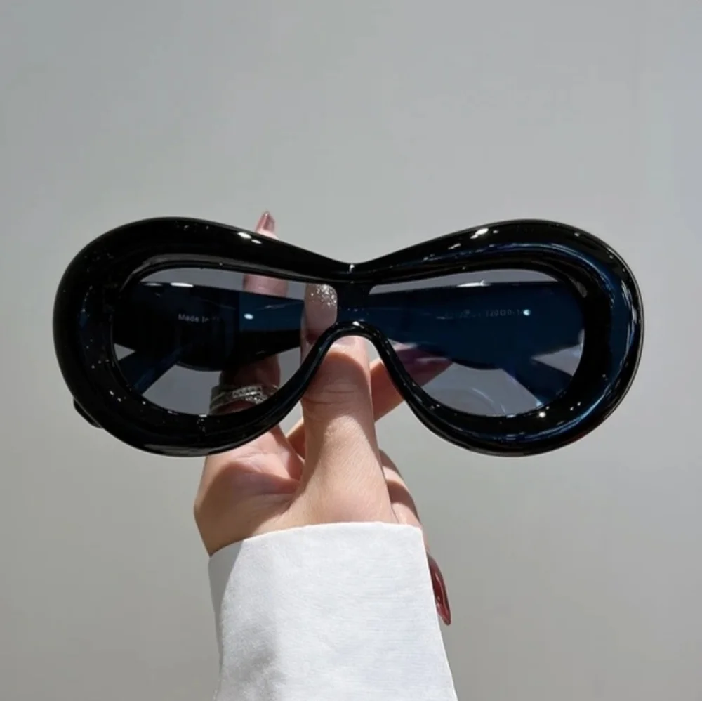 Oval Sunglasses Retro Design - Black - Picture 4 of 4